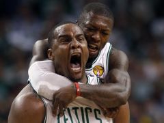Önkívületi állapotban Glen Davis és Nate Robinson
