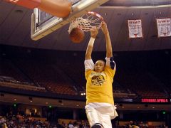 Brittney Griner zsákolni is tud, szerdán inkább verekedett