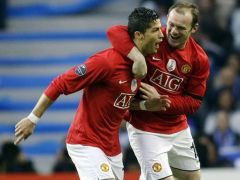 Ronaldo (balra) eligazolásával Rooney több lehetőséghez jutott - élt is vele 
